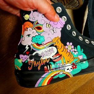 Womens 8.5 Converse Chuck Hightop Shoes